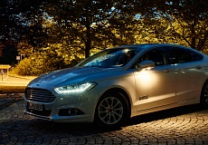 Ford научил фары адаптировать освещение с учетом дорожных знаков и разметки